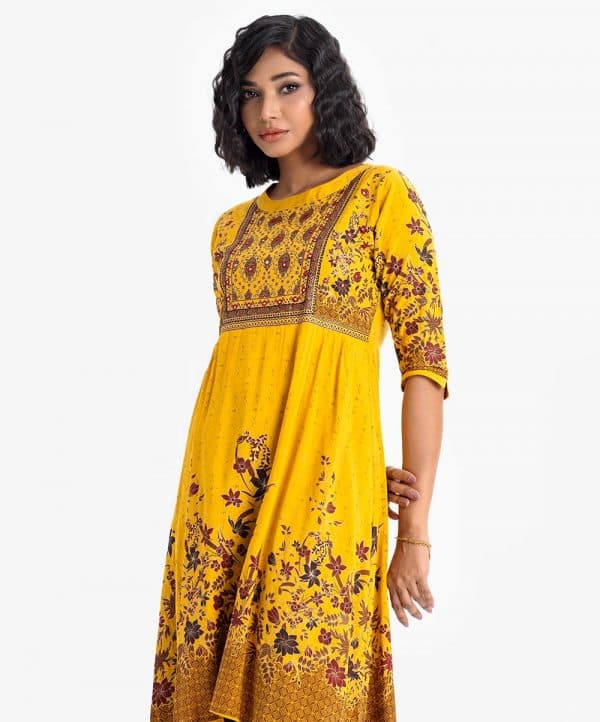 Women's frock-style floral printed kameez in viscose fabric. Mock neck and three-quarter sleeves. Karchupi at the front.