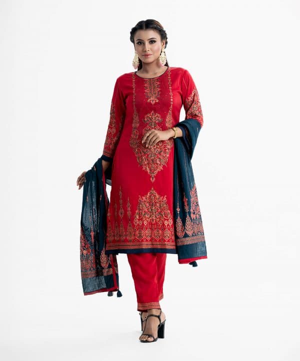 Women's ethnic printed salwar kameez in joom fabric. Stand collar, three-quarter sleeves and karchupi at the front of kameez. Half-silk dupatta with pant pajamas.
