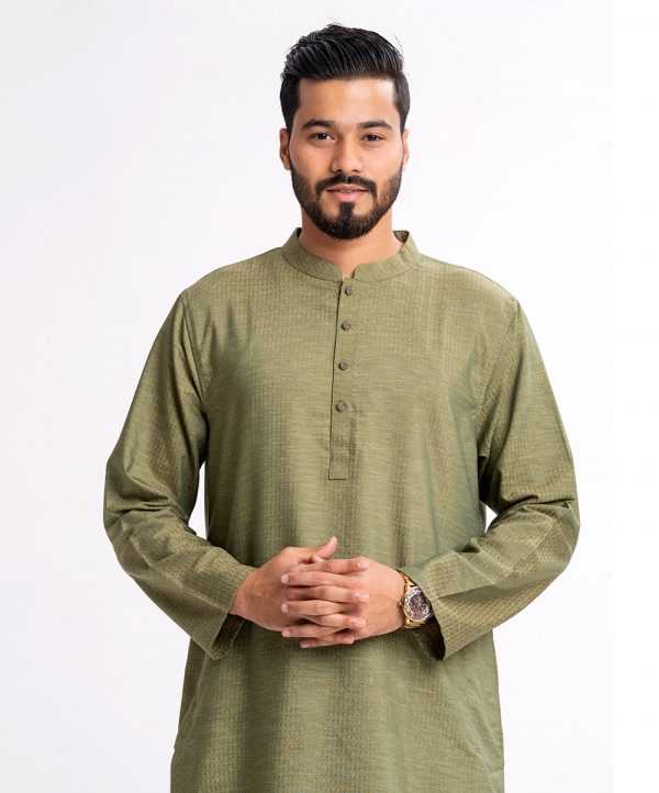 Green semi-fitted Panjabi in Dobby fabric. Designed with a mandarin collar and matching metal button on the placket.