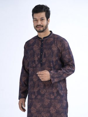 Brown semi-fitted Panjabi in Jacquard Cotton fabric. Designed with a mandarin collar and matching metal buttons on the placket.