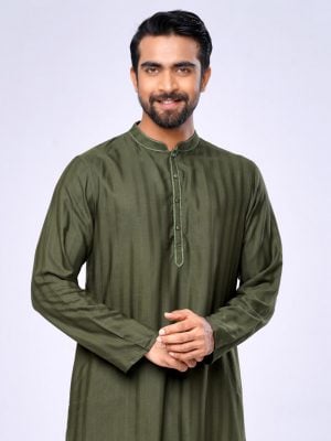 Green fitted Panjabi in Jacquard Cotton fabric. Embellished with swing stitches on the collar and placket. Matching metal button fastening on the chest.