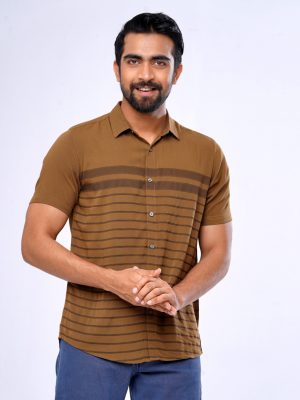 Brown stripe casual Shirt in Viscose fabric. Designed with a classic collar and short sleeves.