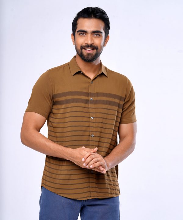 Brown stripe casual Shirt in Viscose fabric. Designed with a classic collar and short sleeves.