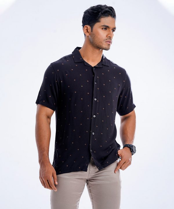 Black all-over printed casual shirt in Viscose fabric. Designed with a cuban collar and short sleeves.