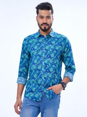 Blue casual shirt in printed Cotton fabric. Designed with a classic collar and long sleeves with adjustable buttons at the cuffs. Slim fit.