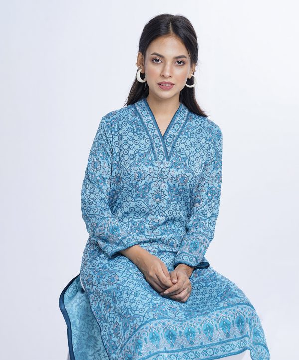 Sky blue all-over printed straight-cut Kameez in Georgette fabric. Features a V-neck with and three-quarter sleeves. Embellished with karchupi at the front. Unlined.