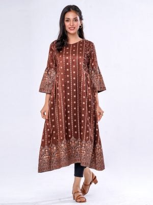 Brown all-over printed A-line Tunic in Crepe fabric. Designed with a round neck and bell sleeves. Embellished with wave tucks at the top front and gathers from the waistline. Unlined.