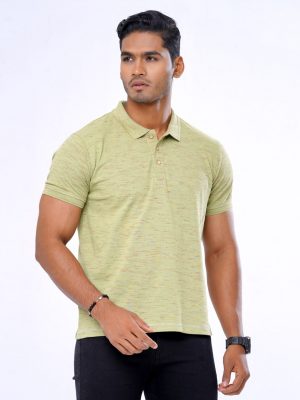 Lemon green short-sleeved Polo shirt in Cotton inject fabric. Classic collar with front button fastening.