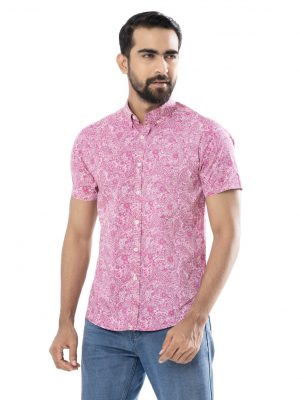 Pink casual Shirt in printed Cotton fabric. Designed with a classic collar and short sleeves.