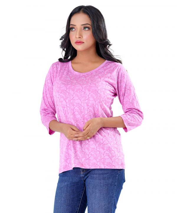Pink all-over printed T-shirt in Cotton single jersey fabric. Features a round neck and three-quarter sleeves.