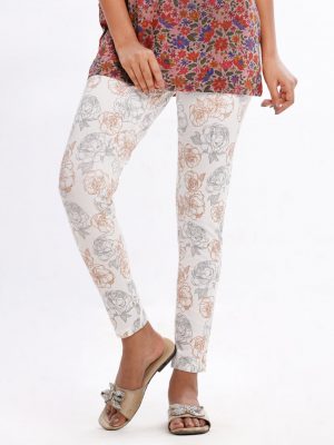 Off-white all-over printed legging in stretchable Cotton fabric. Concealed elasticated at the waistline.