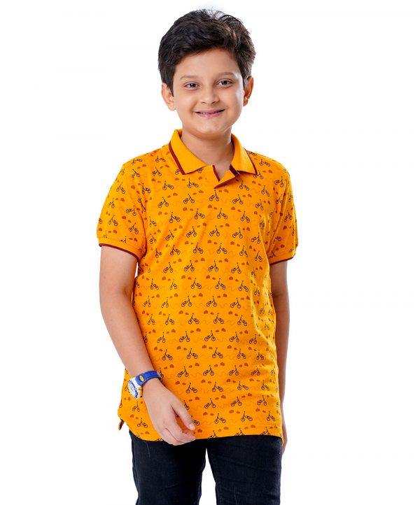 Yellow all-over printed Polo Shirt in Cotton Pique fabric. Designed with a classic collar and short sleeves. Contrast tipping at the collar and cuffs.