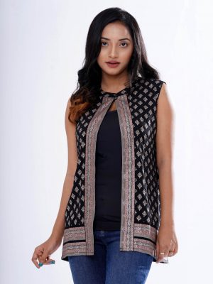 Black all-over printed Koti in Georgette fabric. Band neck; patch attachment at the slit and hemline.