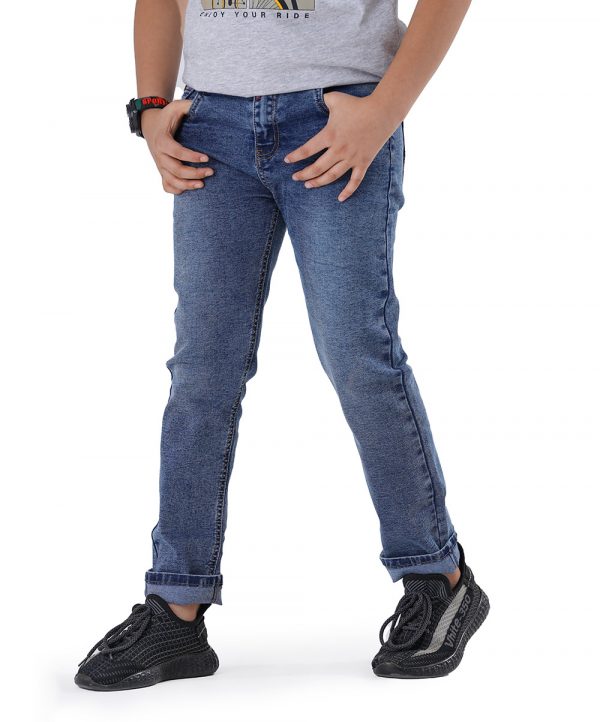 Regular-fit jeans in cotton denim fabric. Five pockets with button fastening at the front & zipper fly.