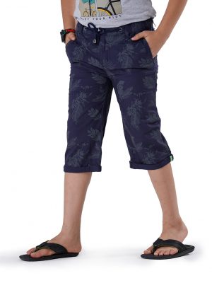 Blue all-over printed 3Q pants in twill Cotton fabric. Five pockets, Covered elastic with adjustable drawstring at hemline & zipper fly.