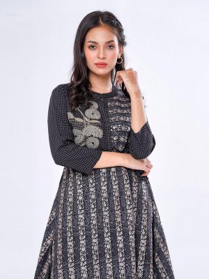 Black all-over printed A-line Tunic in Viscose fabric. Features a band neck with hook closure at the front, and three-quarter sleeves. Detailed with pin tucks and embroidery at the top front. Tie-waist belts at the front.
