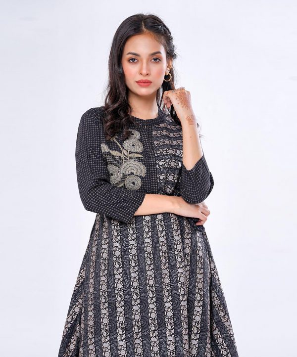 Black all-over printed A-line Tunic in Viscose fabric. Features a band neck with hook closure at the front, and three-quarter sleeves. Detailed with pin tucks and embroidery at the top front. Tie-waist belts at the front.