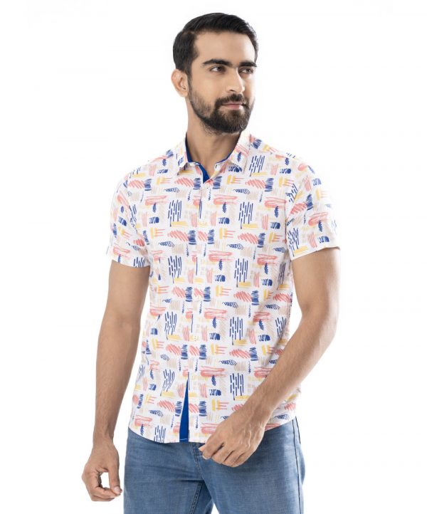 White casual shirt in printed Cotton fabric. Designed with a classic collar and short sleeves.