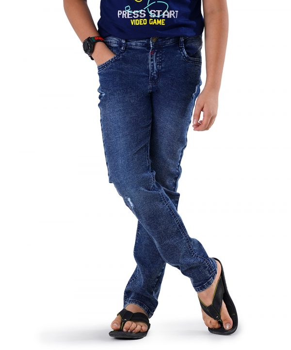 Regular-fit jeans in cotton denim fabric. Five pockets with button fastening at the front & zipper fly.