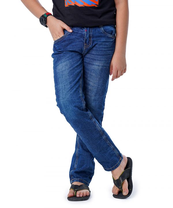 Regular-Fit jeans made of cotton denim fabric. Five pockets, button fastening on the front & zipper fly.