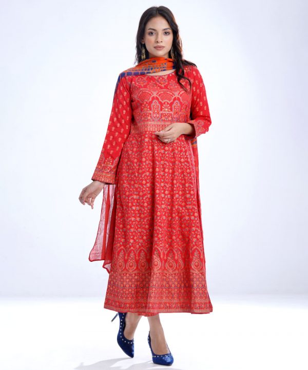 Long gown-style salwar kameez in viscose fabric. Full sleeved, karchupi at top front and sleeves. Tie-dye chiffon dupatta with pant-style pajamas.