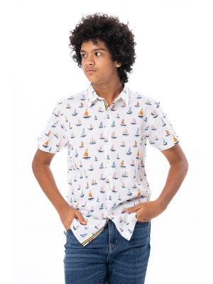 White casual Shirt in printed Cotton fabric. Designed with a classic collar and short sleeves.