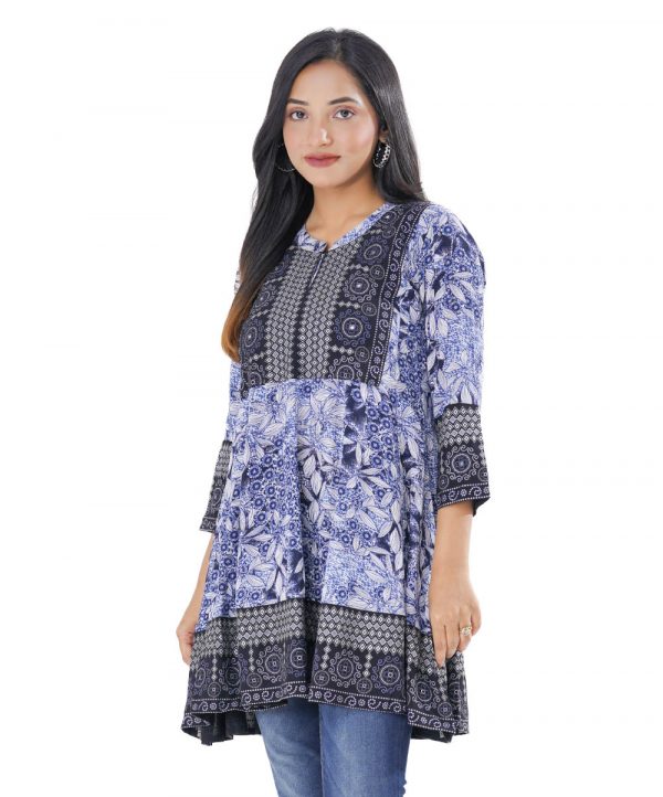 Blue A-line Tunic in printed Cotton fabric. Designed with a round neck and three-quarter sleeves. Embellished with kaechupi at the top front.
