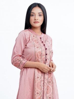 Rose Pink all-over printed Shrug in Crepe fabric. Designed with a mandarin collar and three-quarter sleeves. Embellished with karchupi at the front.