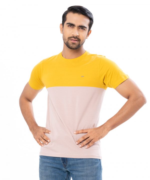 Yellow and Dusty pink T-Shirt in Cotton single jersey fabric. Designed with a crew neck and short sleeves. Metal logo attached on the chest.
