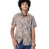 Brown casual Shirt in printed Cotton fabric. Designed with a classic collar and short sleeves.