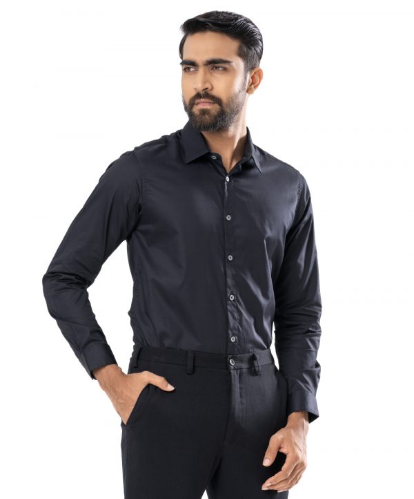 Black business formal shirt in premium-quality Cotton fabric. Designed with a classic collar and long-sleeved with adjustable buttons at cuffs. Regular fit.