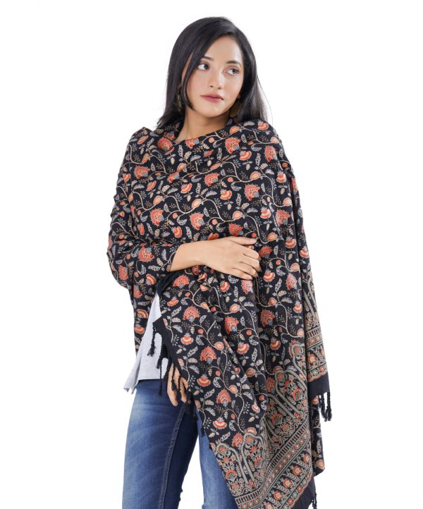 Black all-over printed Shawl in Viscose-cotton fabric. Embellished with fringe trim on both sides.