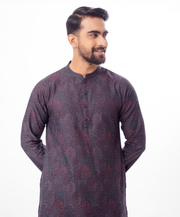 Black semi-fitted Panjabi in Jacquard Cotton fabric. Designed with a mandarin collar and matching metal button on the placket.