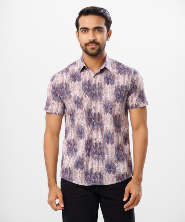 White casual Shirt in printed Cotton fabric. Designed with a classic collar and short sleeves.