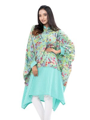 Green all-over printed abaya style Tunic in Georgette fabric. Features a band neck with zipper closure at the front and batwing sleeves. Unlined.