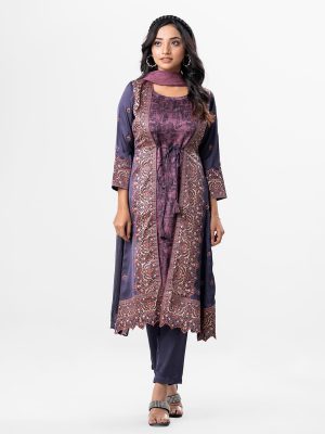 Shrug-style Salwar Kameez in crepe fabric. Boat neck, quarter sleeved, screen printed and scalloped in the bottom. Chiffon dupatta with pant-style pajamas.