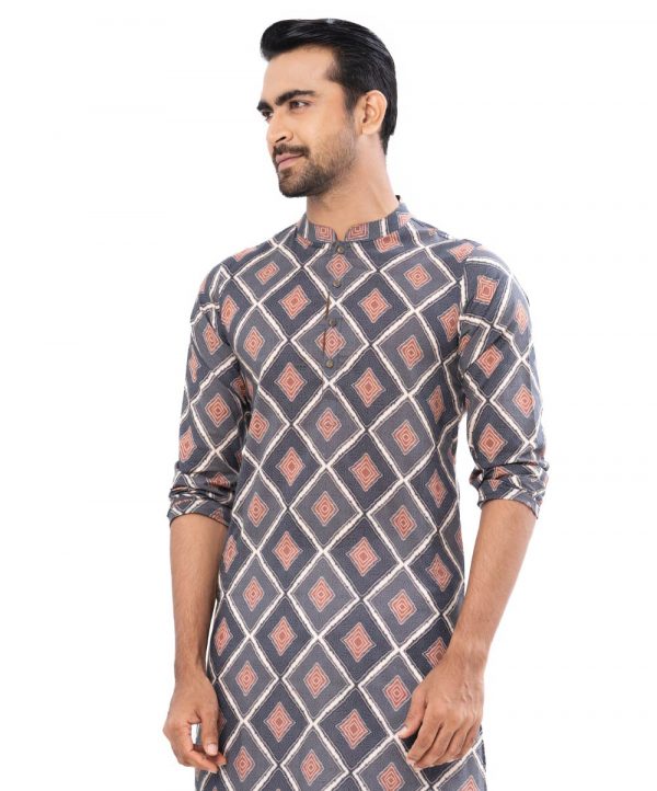 Gray fitted Panjabi in printed Cotton fabric. Designed with a mandarin collar and matching metal buttons on the placket.