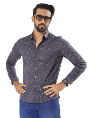 Black casual shirt in printed Cotton fabric. Designed with a classic collar and long sleeves with adjustable buttons at the cuffs. Slim fit.