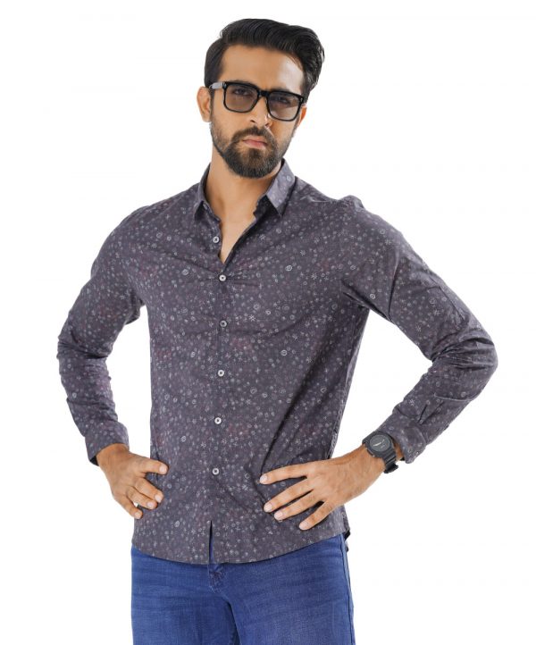 Black casual shirt in printed Cotton fabric. Designed with a classic collar and long sleeves with adjustable buttons at the cuffs. Slim fit.