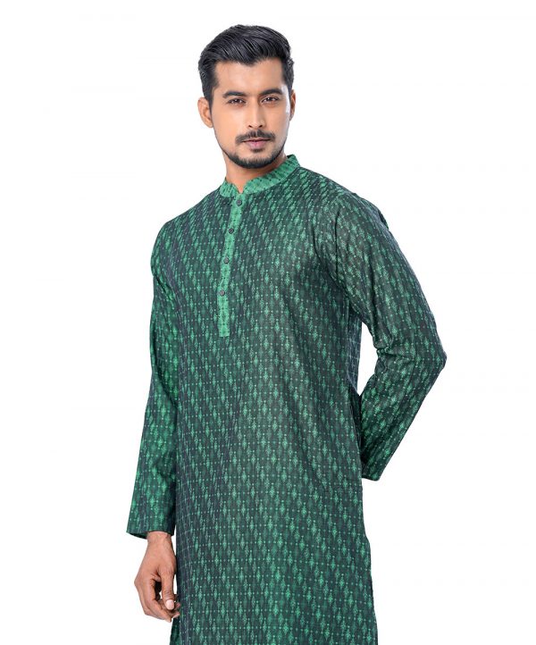 Green semi-fitted Panjabi in Jacquard Cotton fabric. Metal button fastening on the chest.