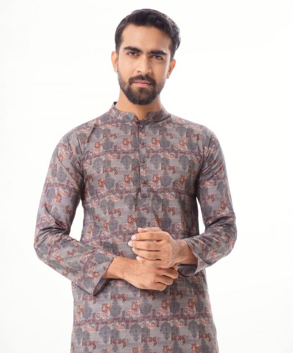 Gray Brown fitted Panjabi in printed Cotton fabric. Designed with a mandarin collar and matching metal buttons on the placket.