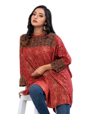 Maroon all-over printed kaftan style tunic in Viscose fabric. Designed with a band neck and Batwing sleeves. Smoked detailing at the top front and cuffs. Button opening at the back.