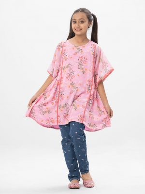 Pink A-line Tunic in Georgette fabric. Designed with a round neck and kimono Sleeves. Embellished with lace attachment at the front and back. Gathered from the waistline.