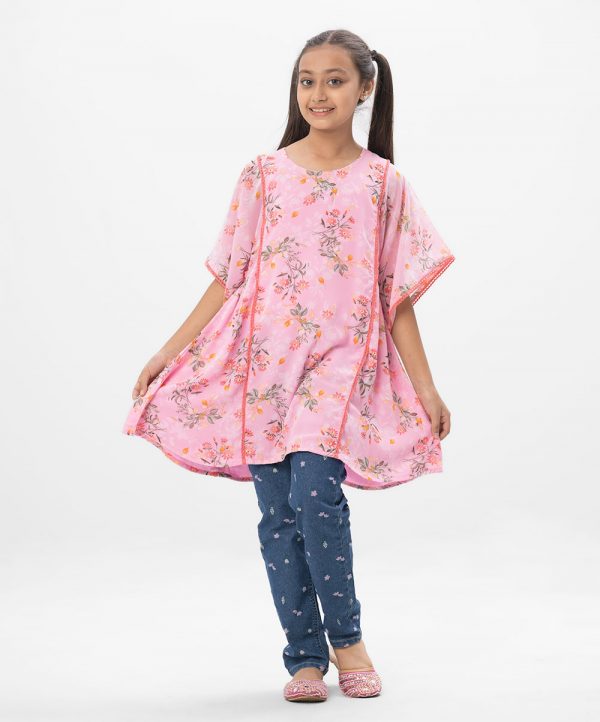 Pink A-line Tunic in Georgette fabric. Designed with a round neck and kimono Sleeves. Embellished with lace attachment at the front and back. Gathered from the waistline.