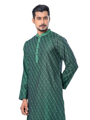 Green fitted Panjabi in Jacquard Cotton fabric. Metal button fastening on the chest.