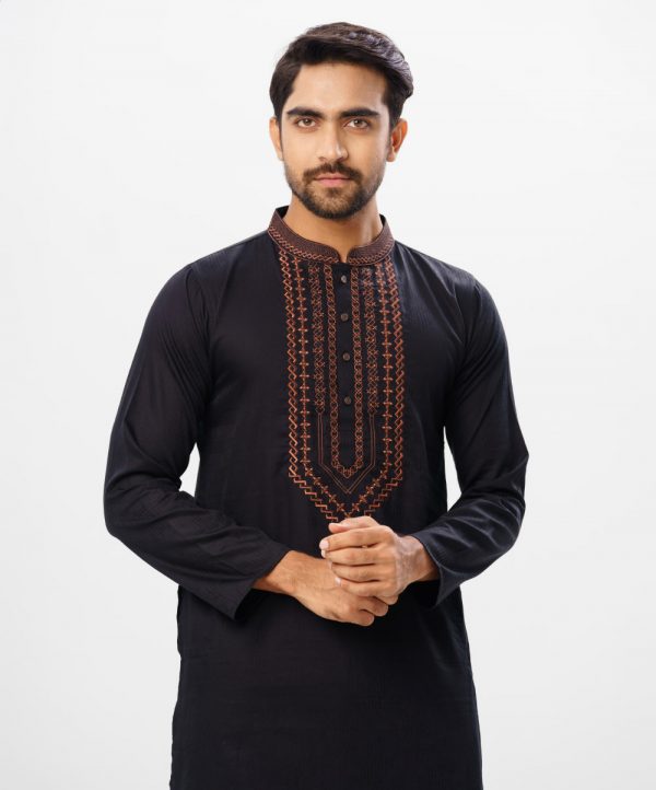 Black semi-fitted Panjabi in Jacquard Cotton fabric. Embellished with embroidery on the collar and placket.