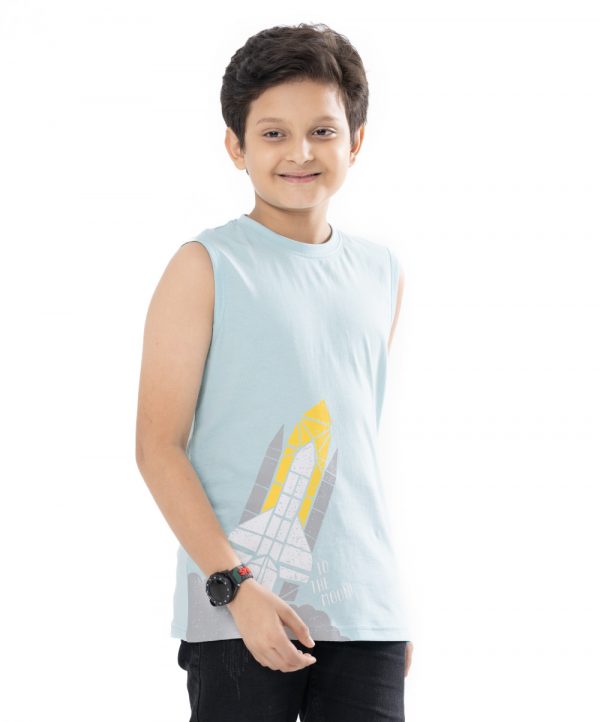 Blue sleeveless T-shirt in Cotton single jersey fabric. Designed with a crew neck and print at the front.