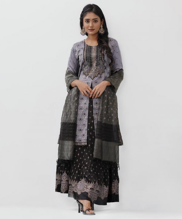 Exclusive gown and kameez set from Nargisus by Le Reve. Gray quarter sleeved crepe kameez; embellished with gorgeous karchupi. Sleevless crepe flared gown with muslin dupatta.