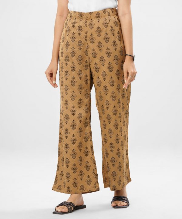 Brown all-over printed Palazzo in Crepe fabric. Concealed elastication on the waistline.