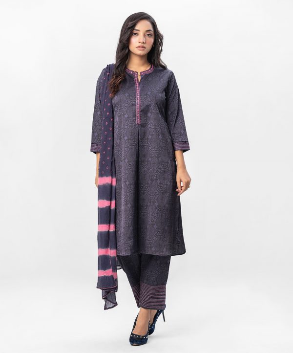 A-line salwar kameez in crepe fabric. Three quarter sleeved, karchupi on the collar and placket. Tie-dye dupatta with pant-style pajamas.